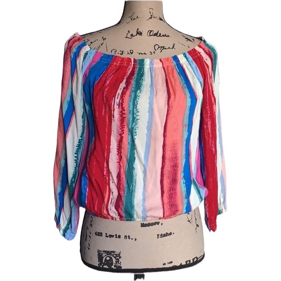 Candie's Tops - Y2K Candie’s tie dye striped cold shoulder top